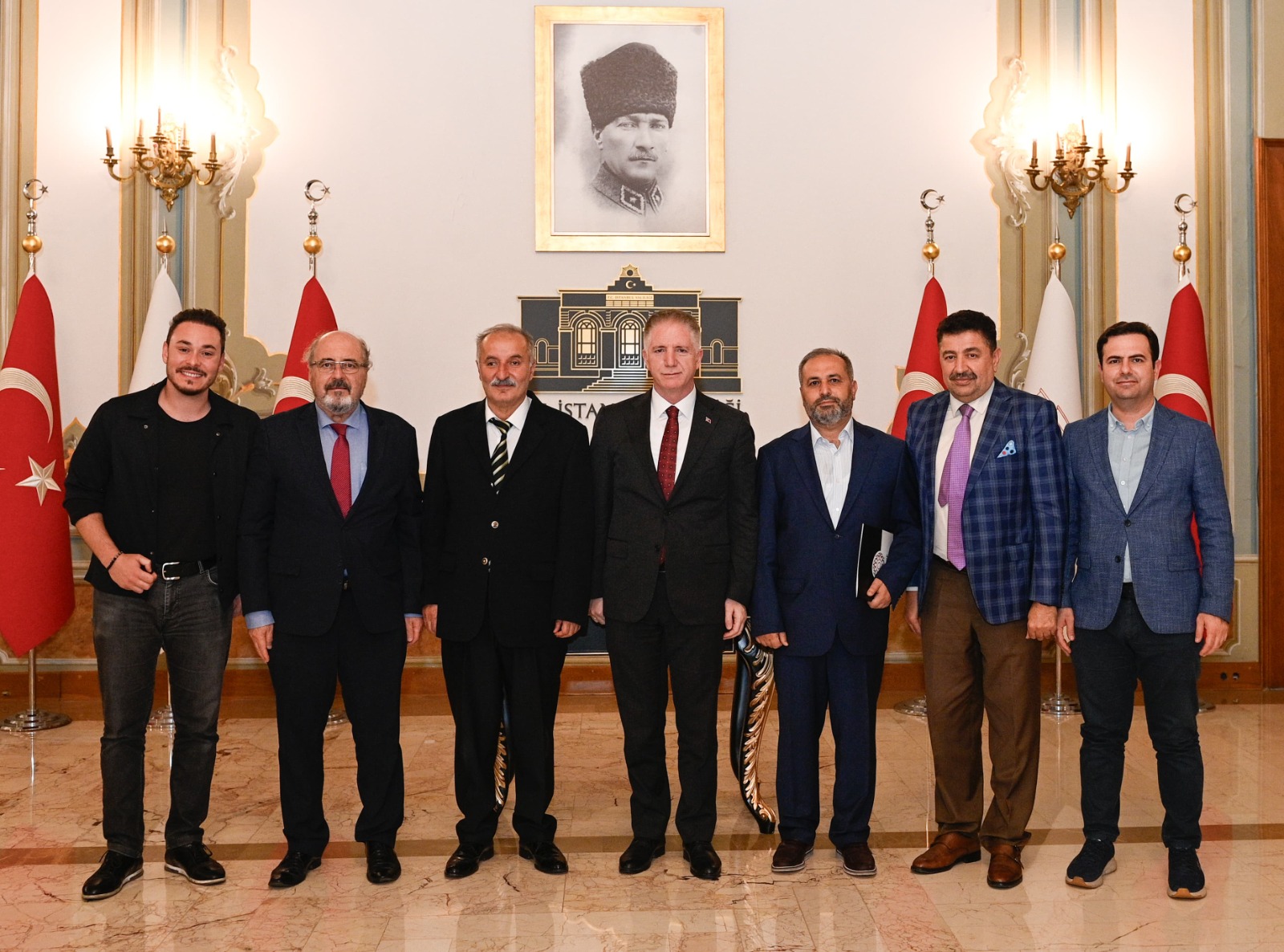 DERNEK YÖNETİMİNDEN İSTANBUL VALİSİNE ZİYARET