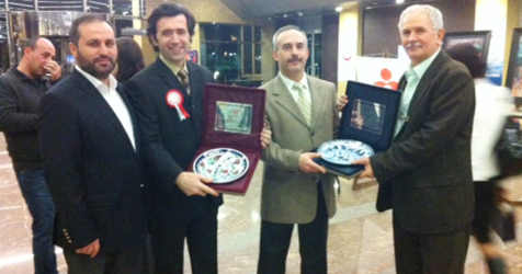 Kurucu Üyemiz Dr. Uğur Gençoğlu’na Plaket